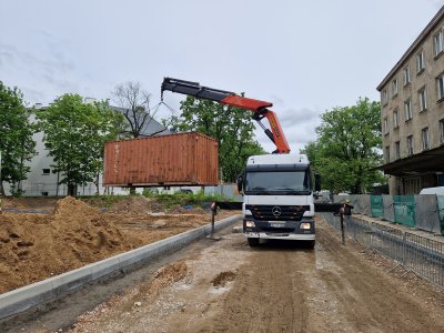 rozładunek kontenera za pomocą HDS